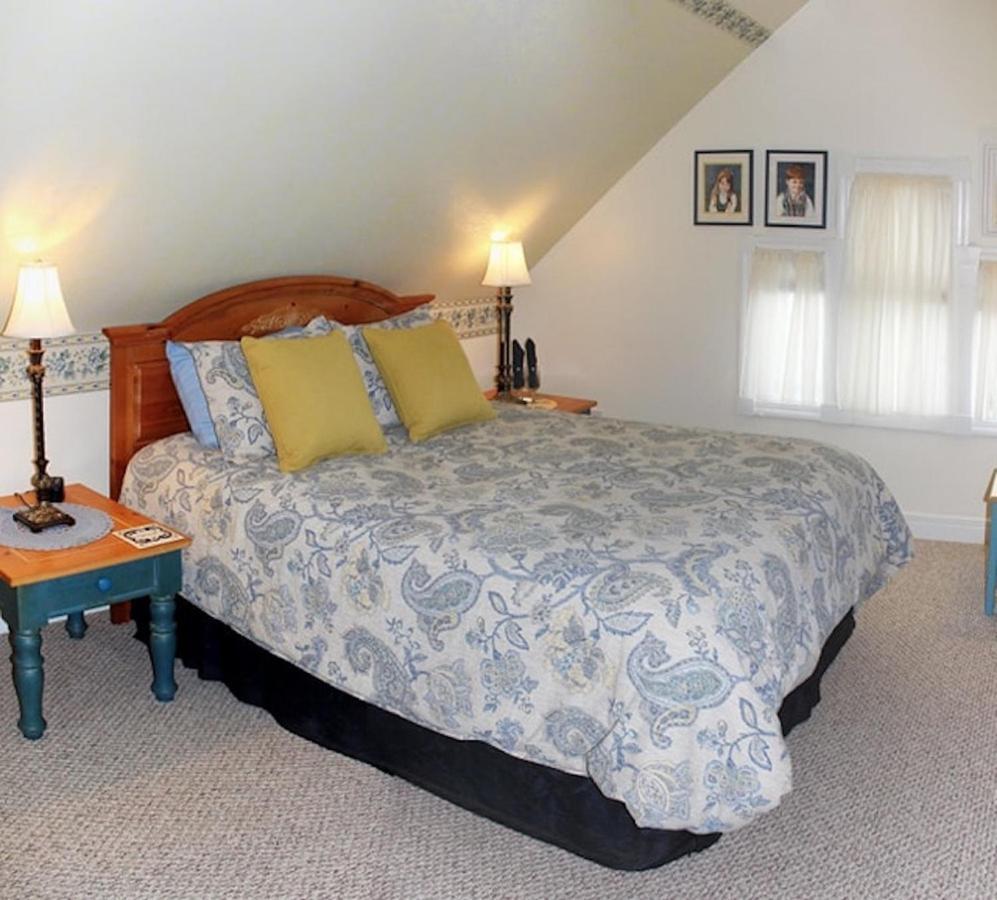 Bed and Breakfast Rosberg House Lindsborg Экстерьер фото